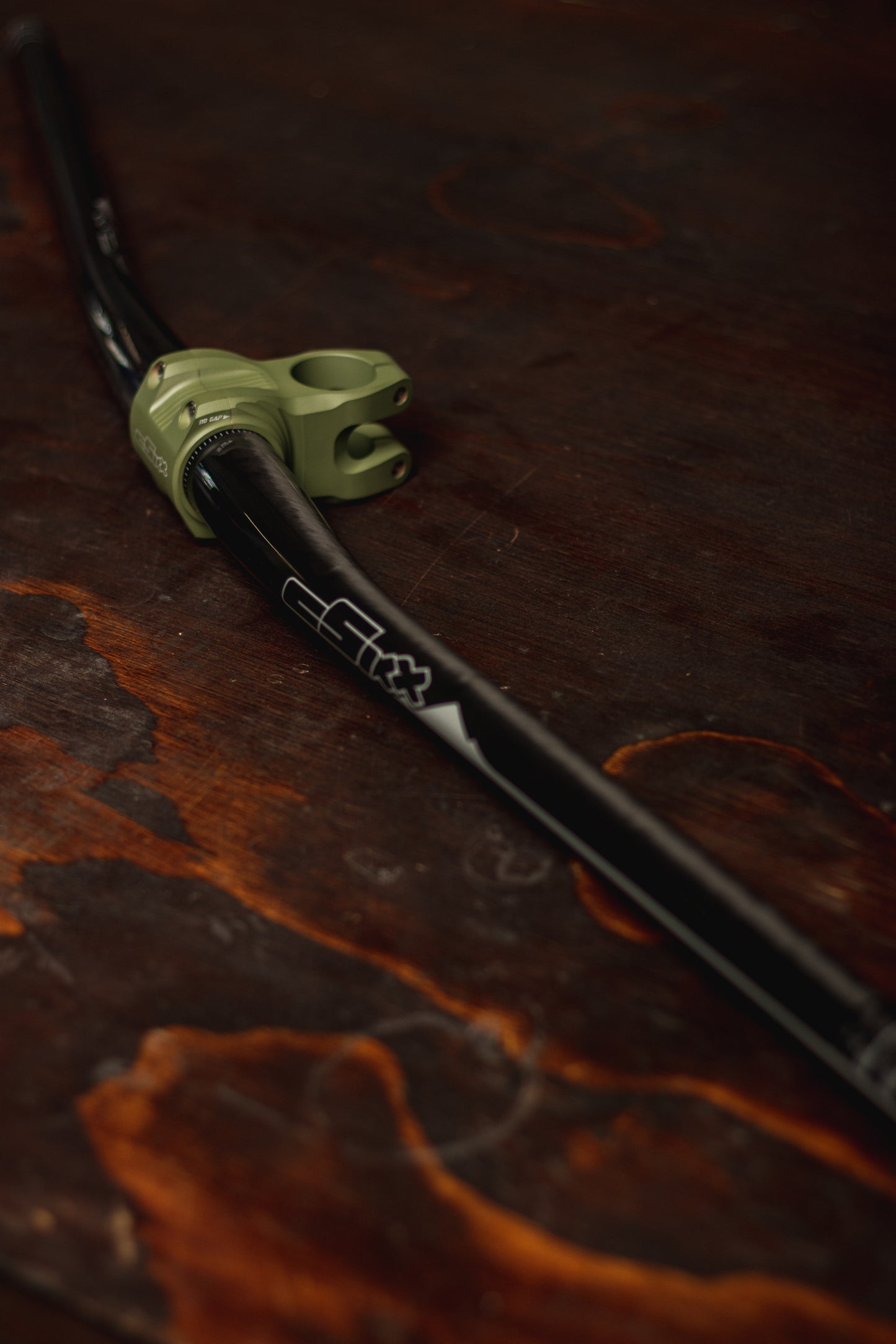 Flat HandleBar - Carbon Fiber - 31.8mm and 35mm